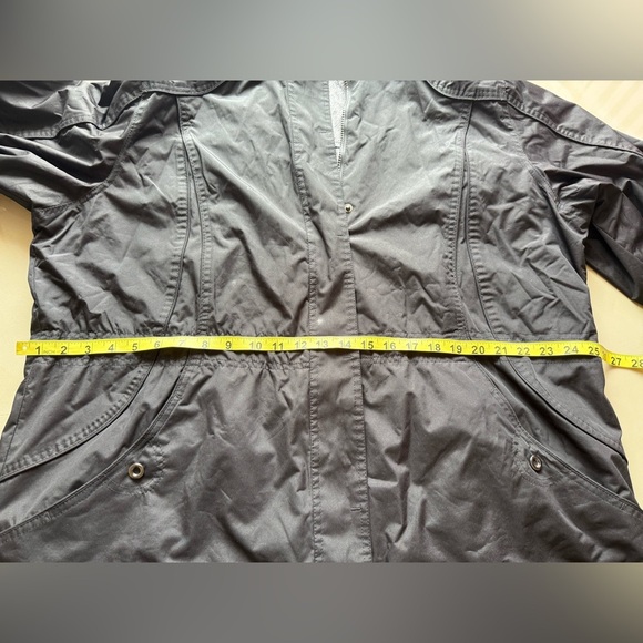 St.John’s Bay woman reversible utility jacket black gray cinched waist size 1X - Picture 13 of 16